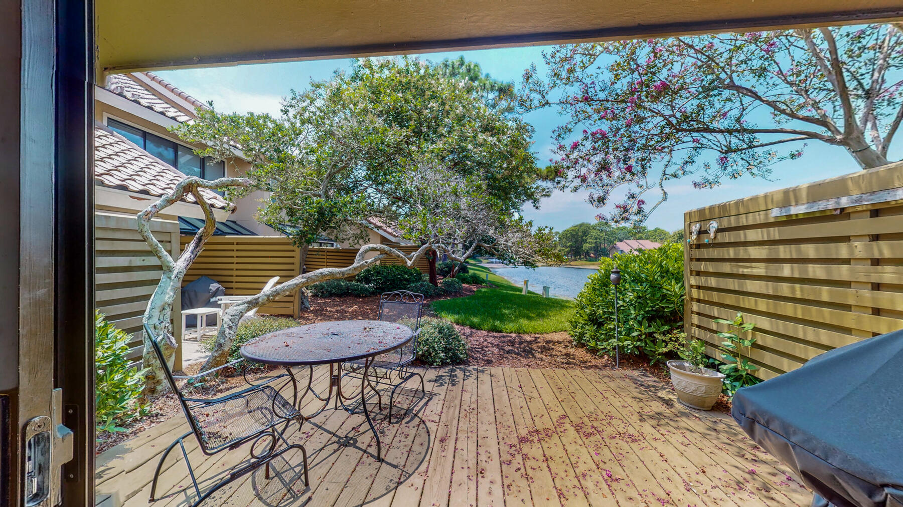 BEACHWALK T/H - Residential