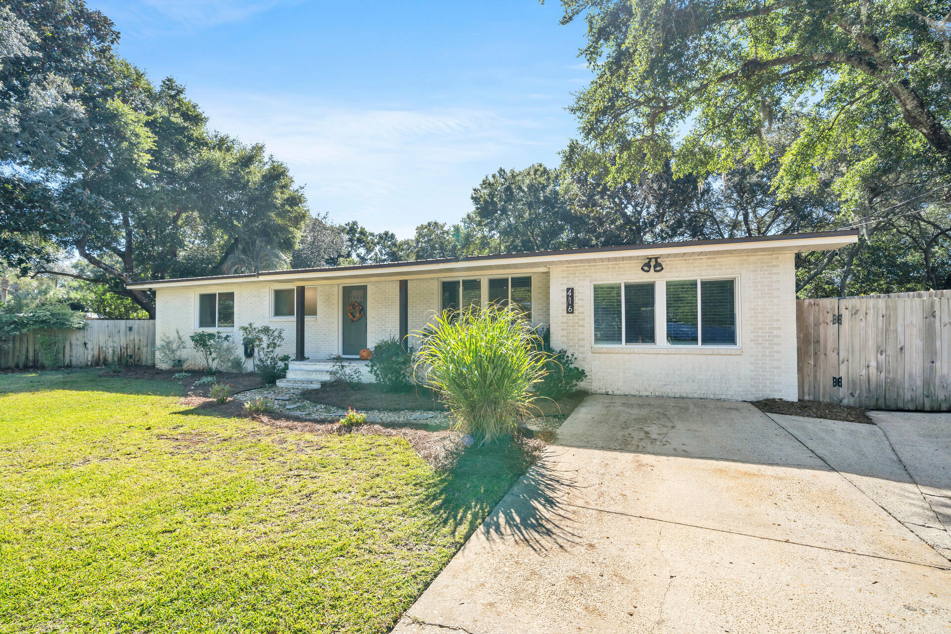 Completely renovated down to the studs in 2020,this beautiful home is like brand new! Located on a large lot for tons of room for your boat, trailer or motorhome. The backyard offers a 10 ft. privacy fence and large in ground swimming pool for those hot summer days.Inside is a spacious kitchen with stainless steel appliances, soft close cabinets, a wet bar with beautiful granite countertops.