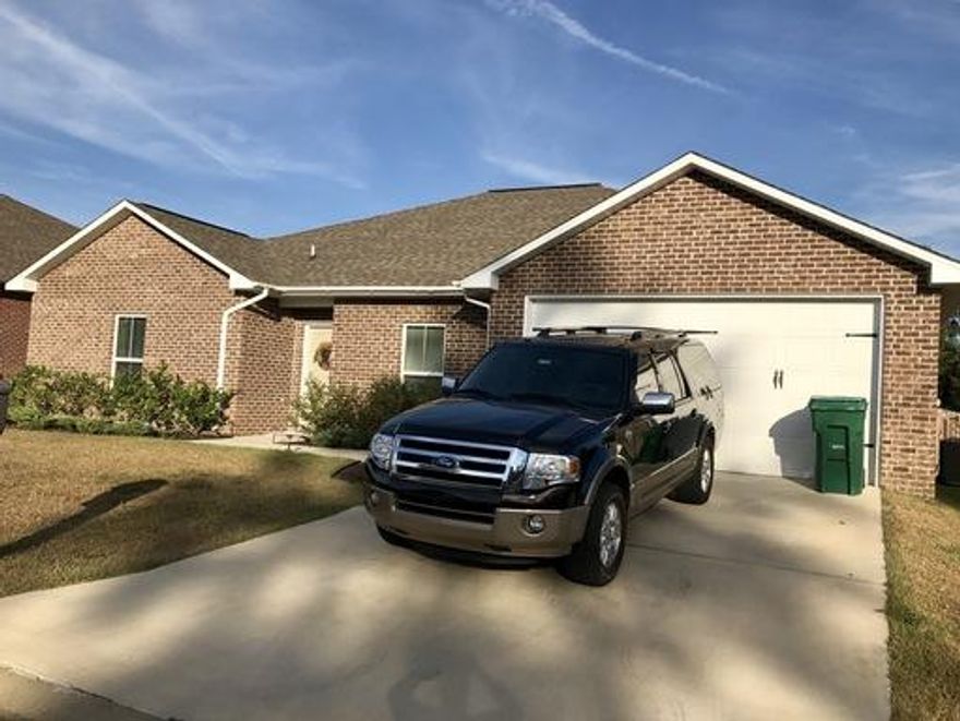 4 BDRM 3 BATH FLOOR PLAN ON A LEVEL LOT IN DUGGAN POND - SOUTH CRESTVIEW. 9 FOOT CEILINGS, PORCELAIN TILES IN THE WET AREAS W/ LOW-PILE CARPETING IN BEDROOMS AND LIVING ROOM. STAINLESS STEEL APPLIANCES, GRANITE COUNTER TOPS. MASTER BATH HAS SHOWER AND SEPARATE SOAKING TUB. MANY UPGRADES IN THIS HOUSE!