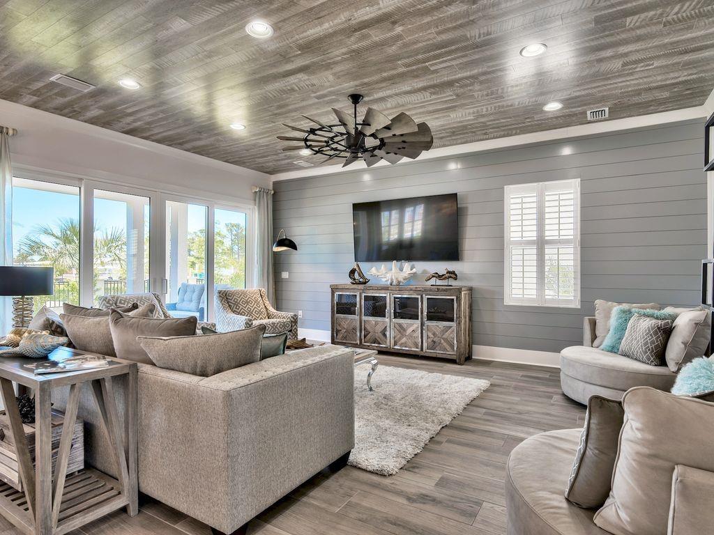 The Retreat at Miramar - Residential