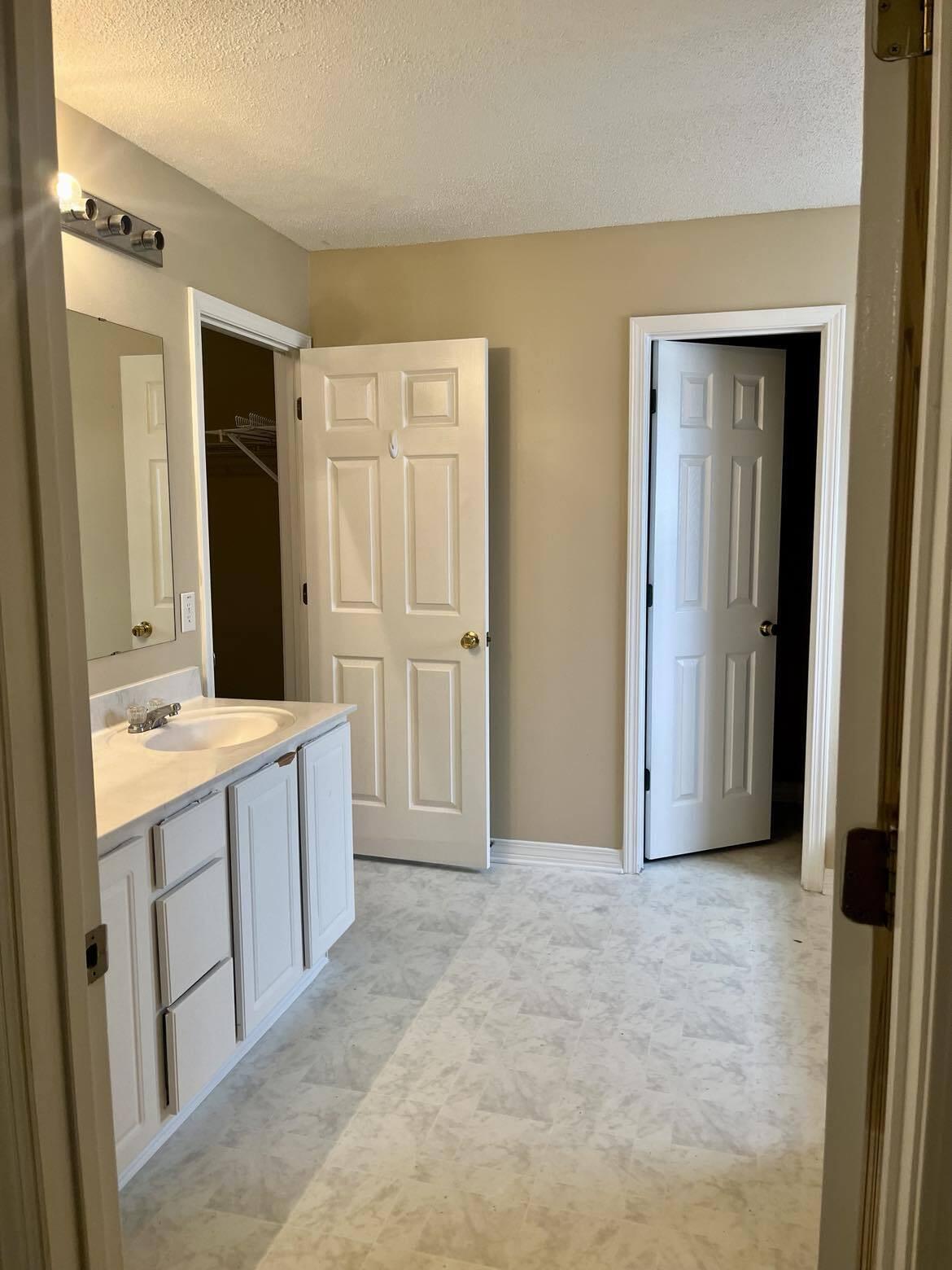 HIDDEN SHORES - Residential Lease