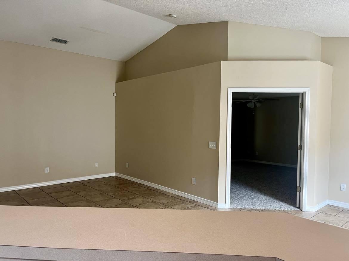 HIDDEN SHORES - Residential Lease