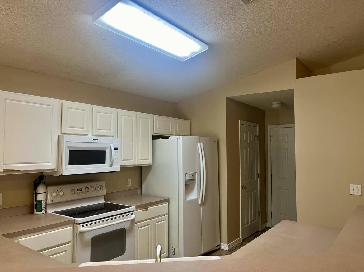 HIDDEN SHORES - Residential Lease