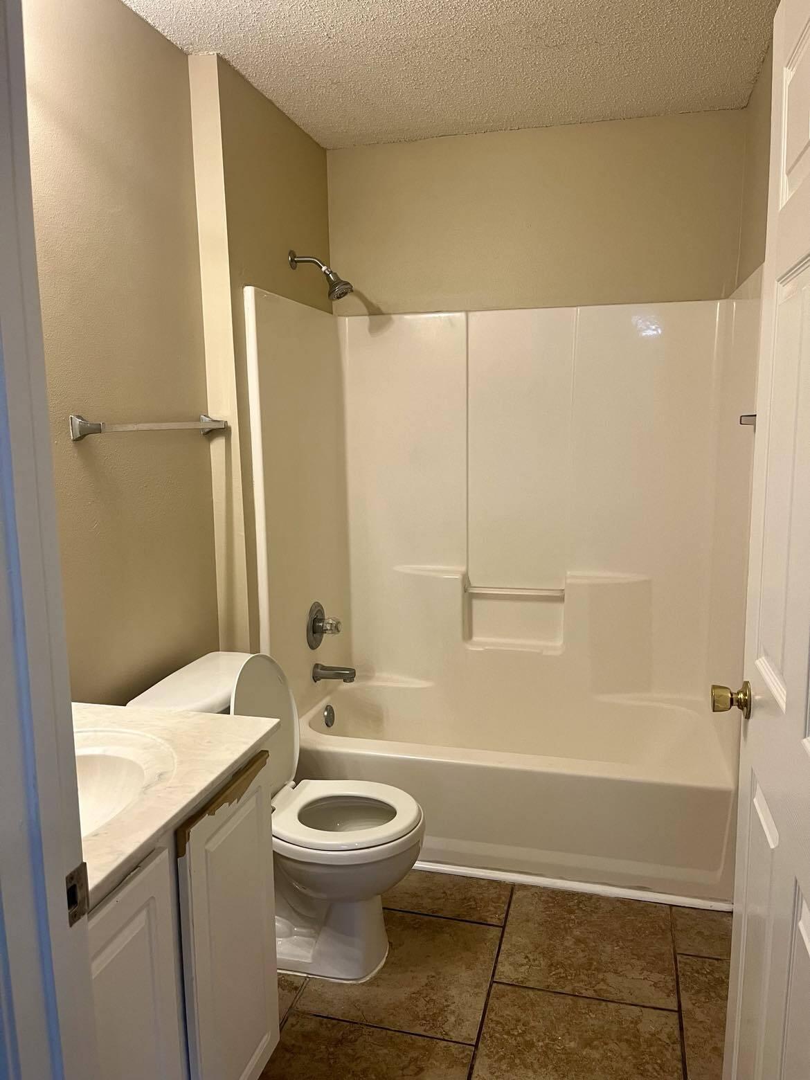 HIDDEN SHORES - Residential Lease