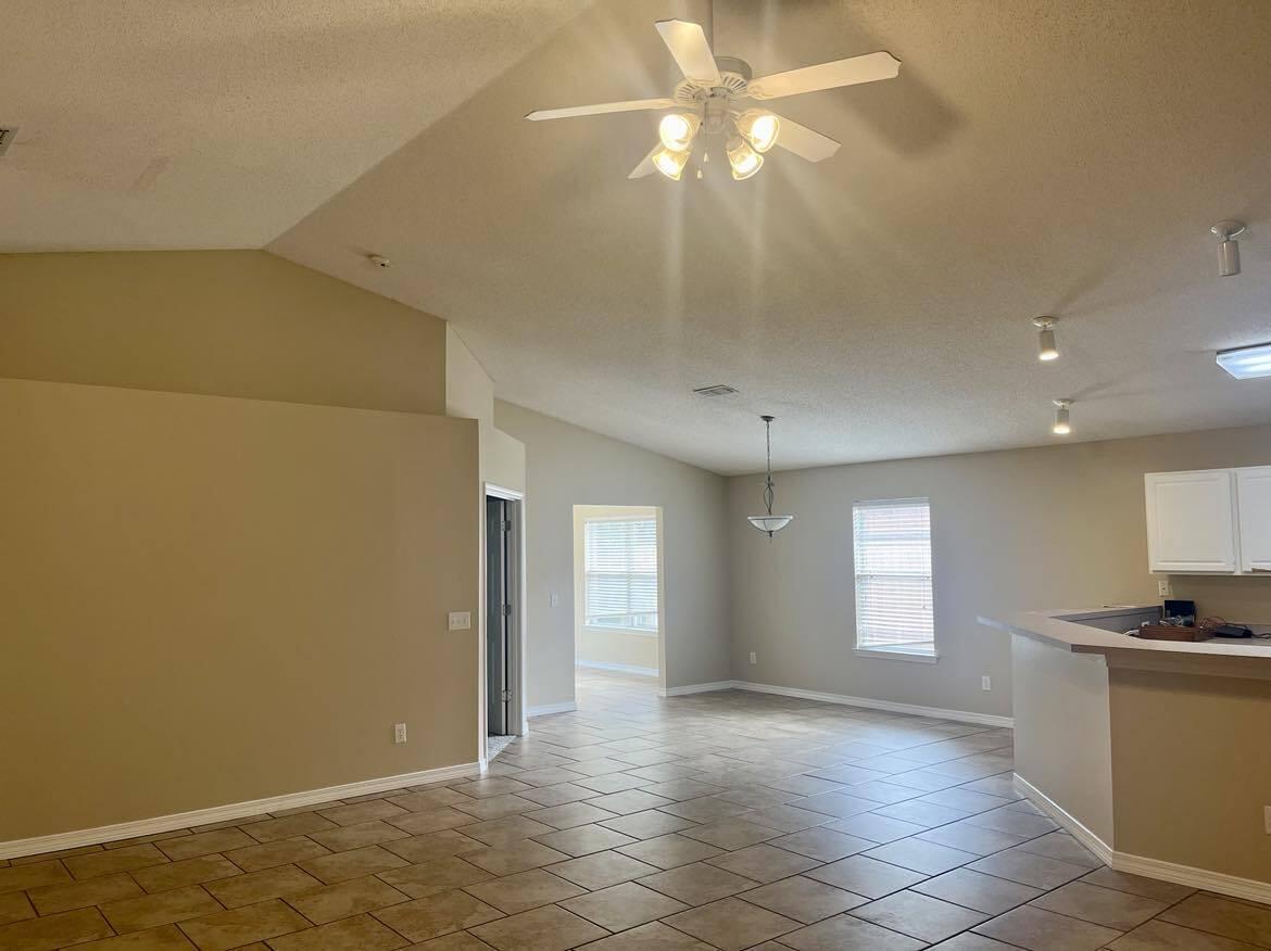 HIDDEN SHORES - Residential Lease