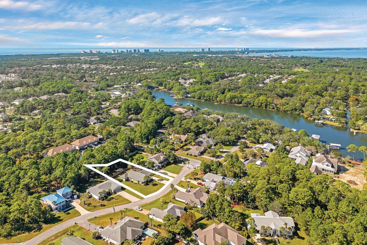 PELICAN BAY - Residential