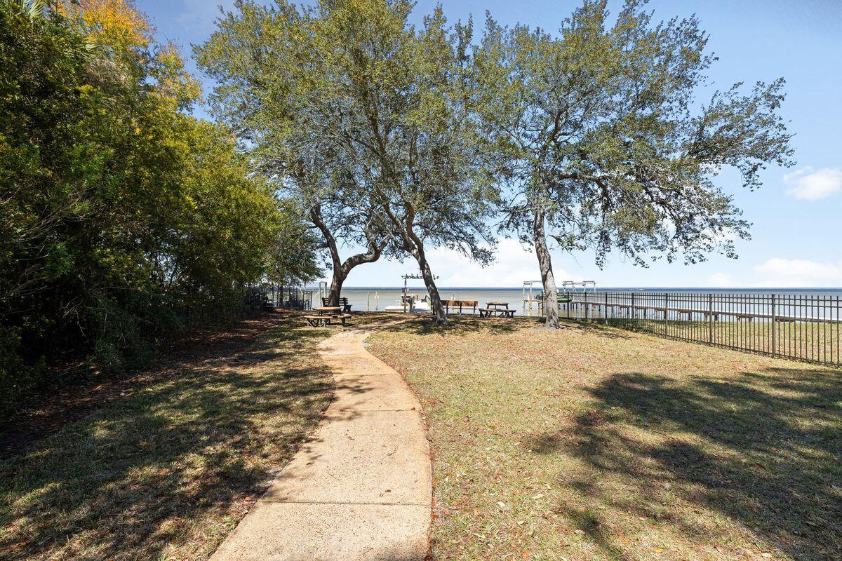 PELICAN BAY - Residential