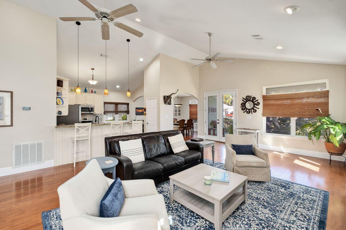 PELICAN BAY - Residential