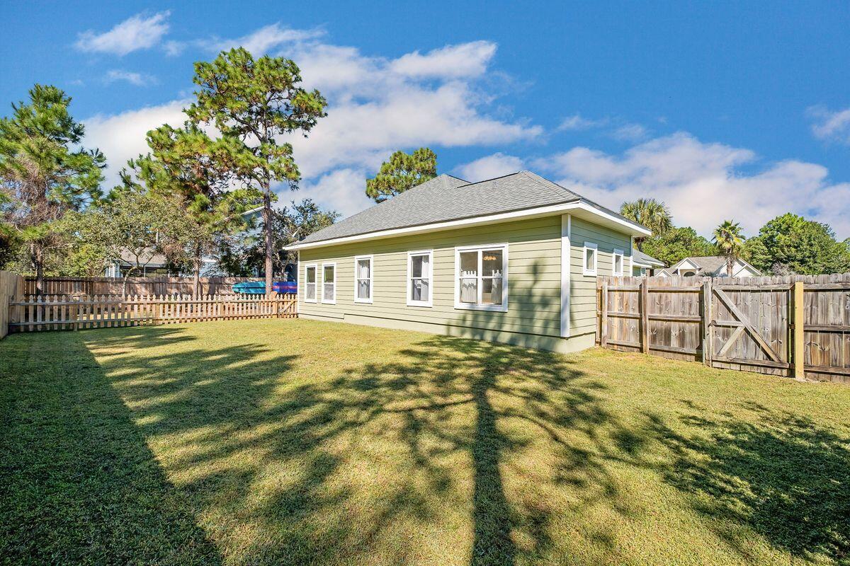 PELICAN BAY - Residential
