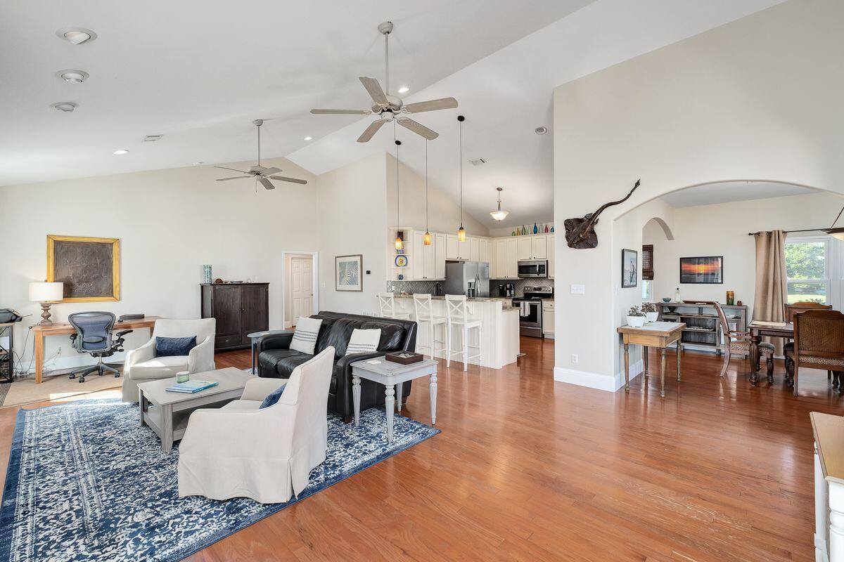 PELICAN BAY - Residential