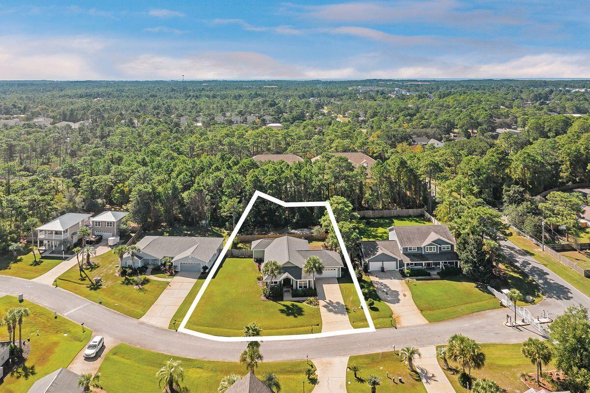 PELICAN BAY - Residential
