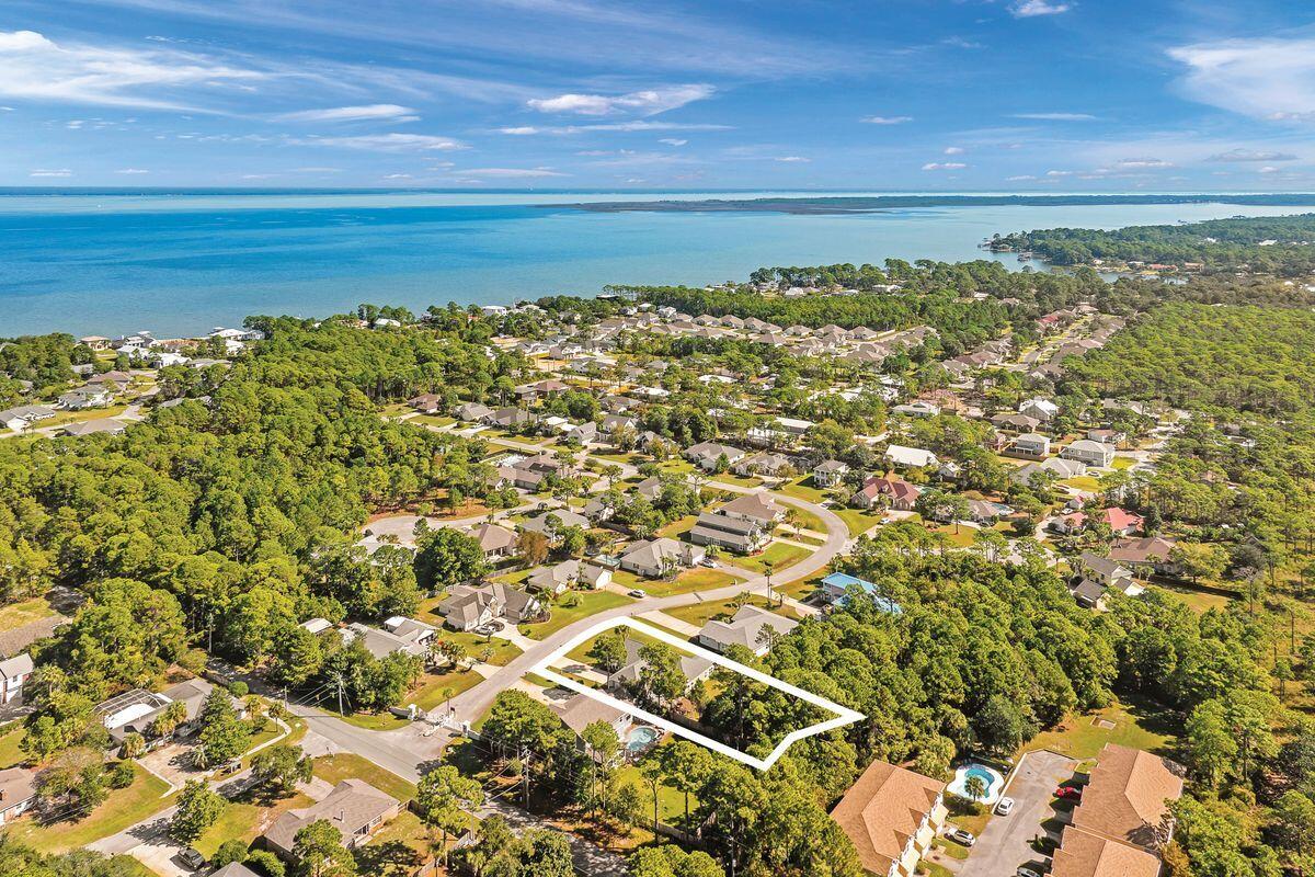 PELICAN BAY - Residential
