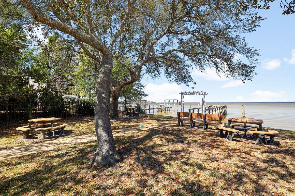 PELICAN BAY - Residential