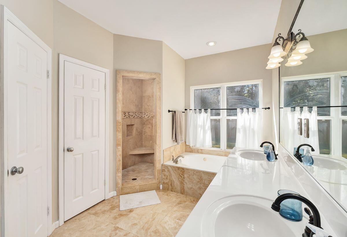 PELICAN BAY - Residential