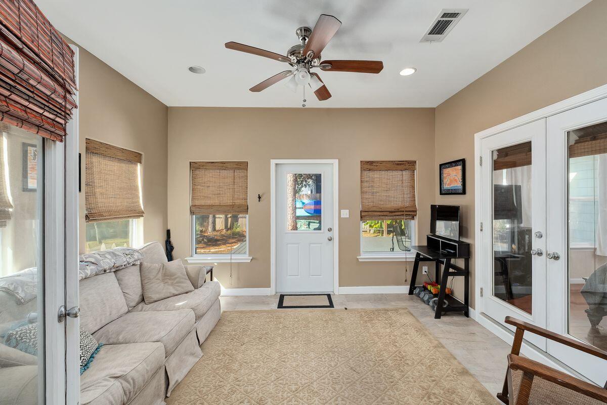 PELICAN BAY - Residential