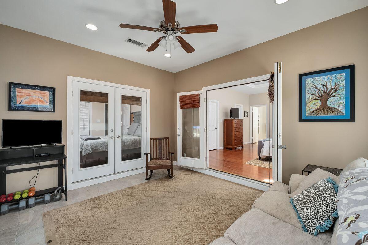 PELICAN BAY - Residential