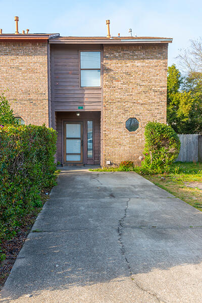 MONTAGE MANOR - Residential Lease