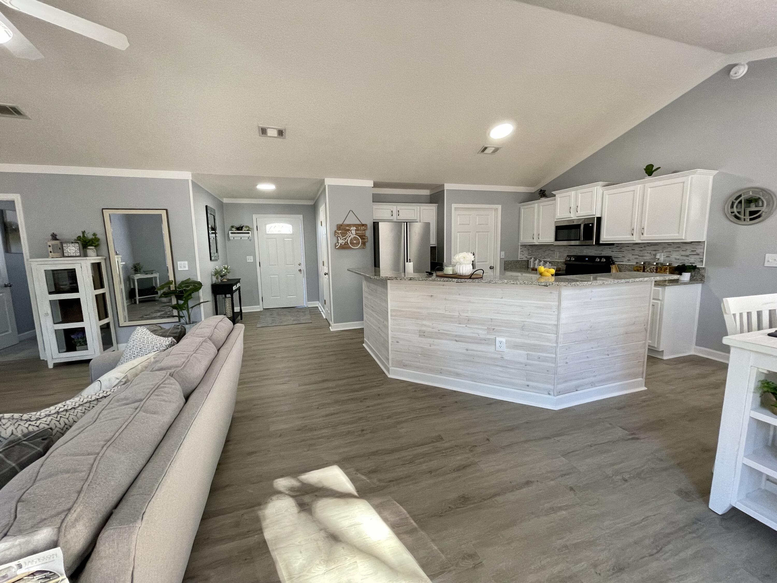 TRIPLE LAKES EST - Residential