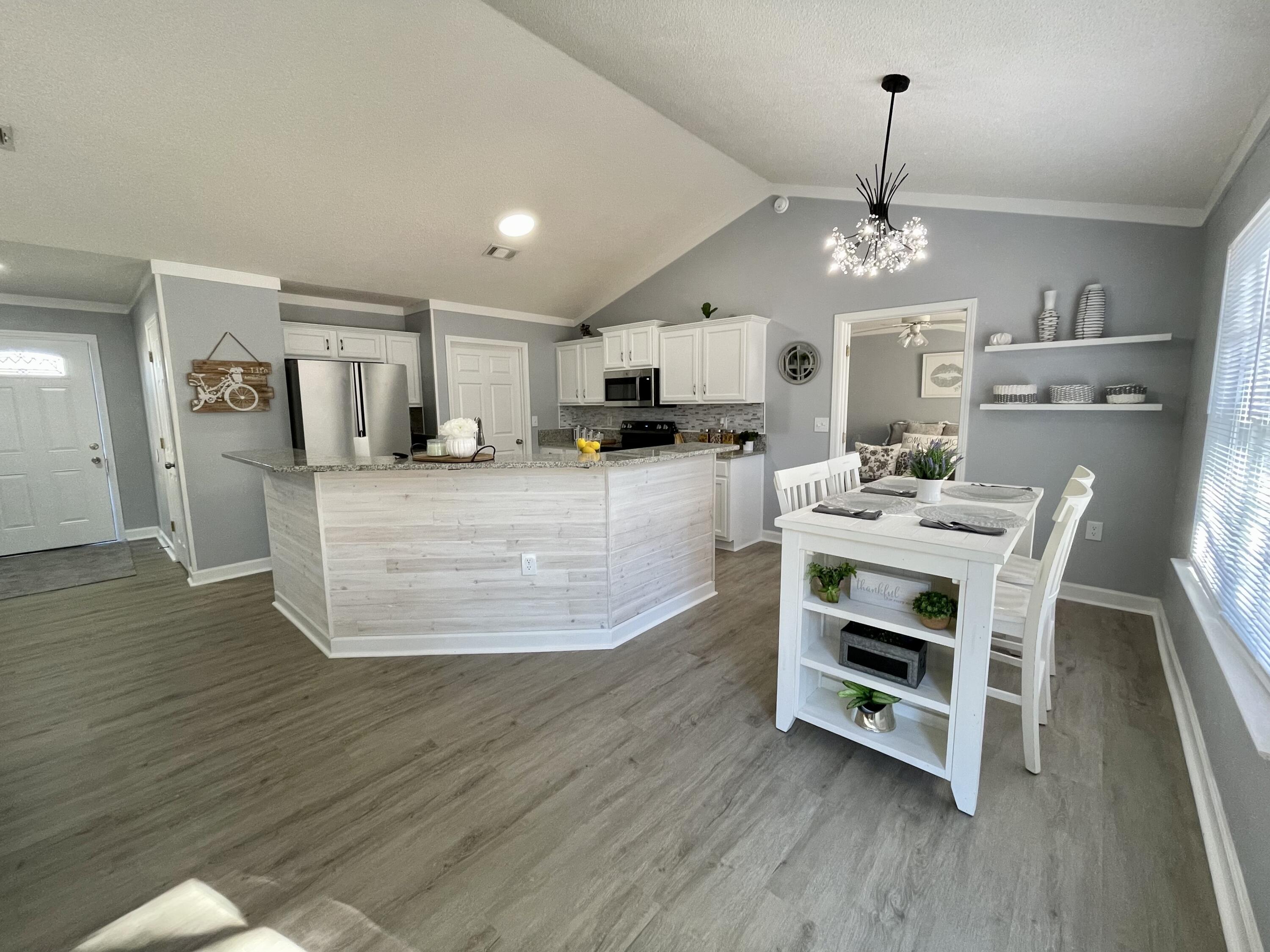 TRIPLE LAKES EST - Residential