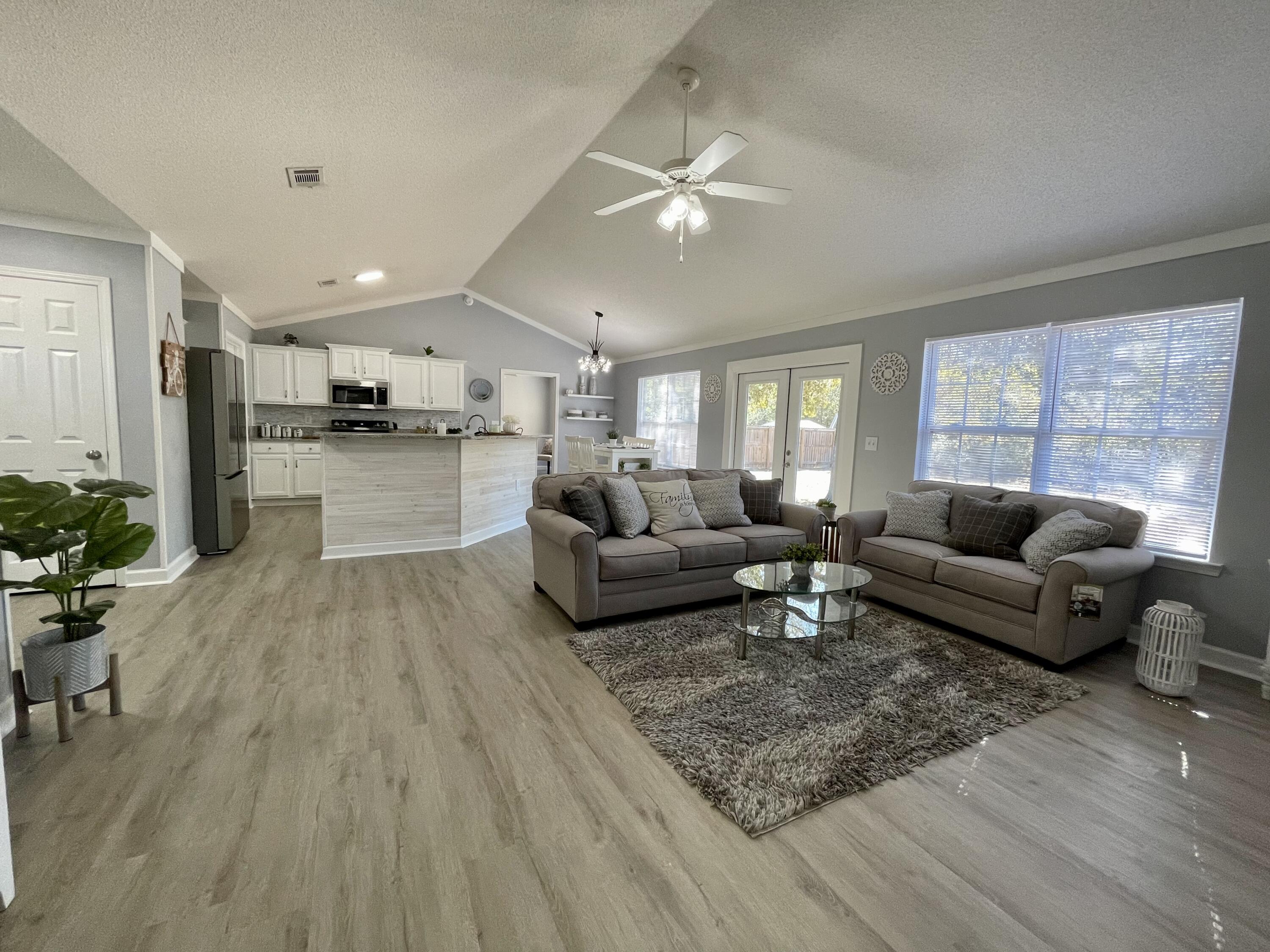 TRIPLE LAKES EST - Residential