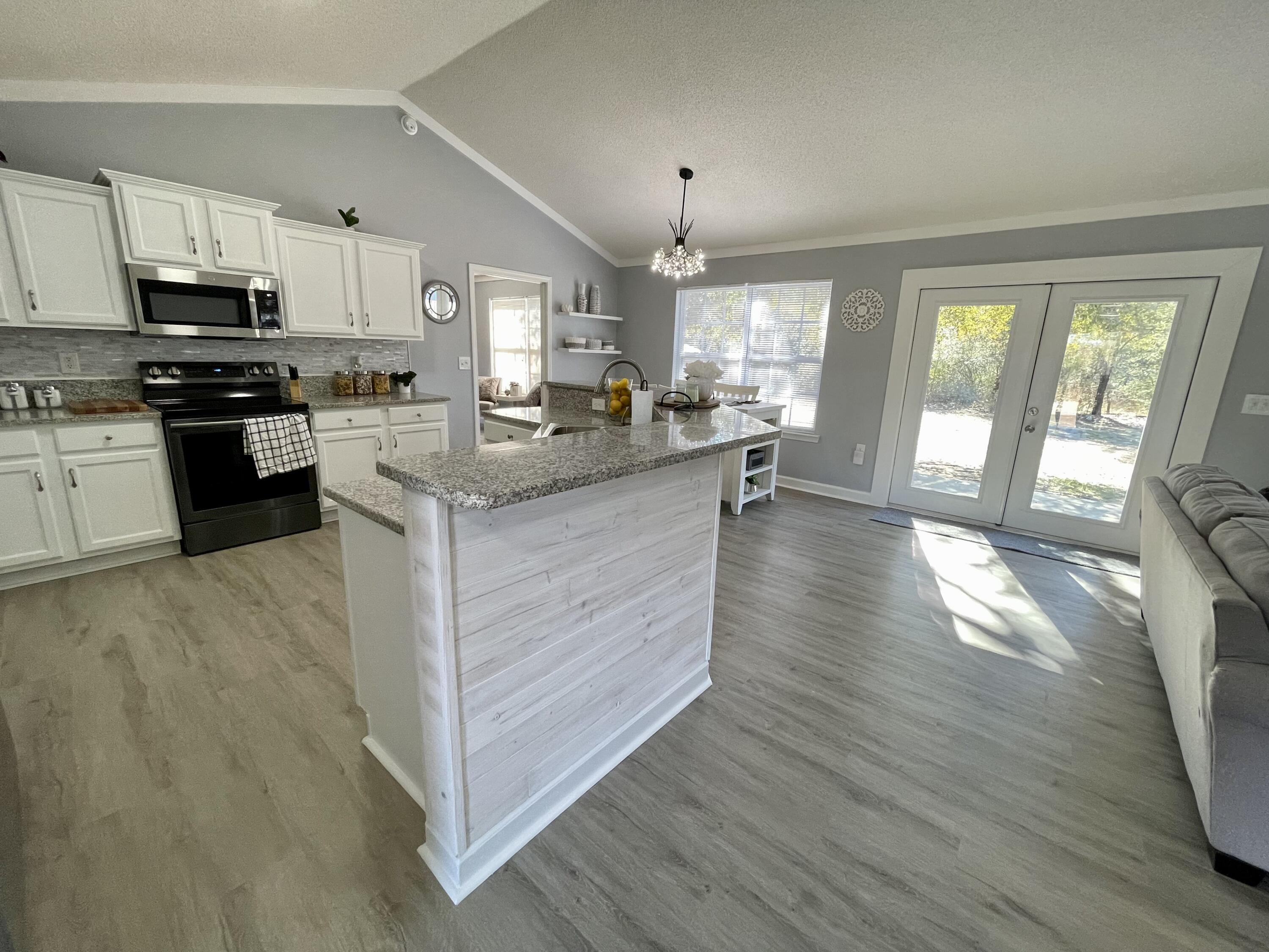 TRIPLE LAKES EST - Residential