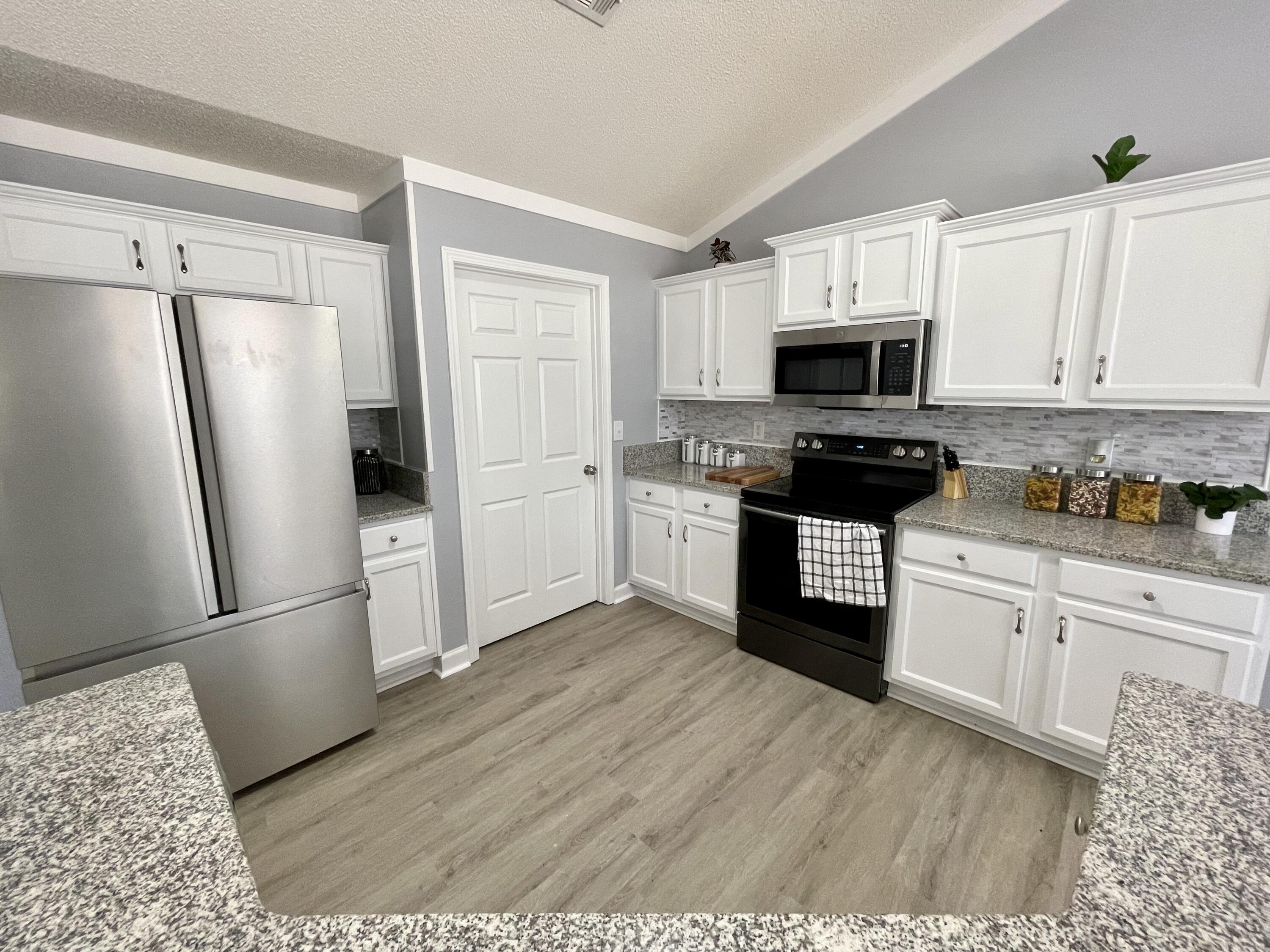 TRIPLE LAKES EST - Residential