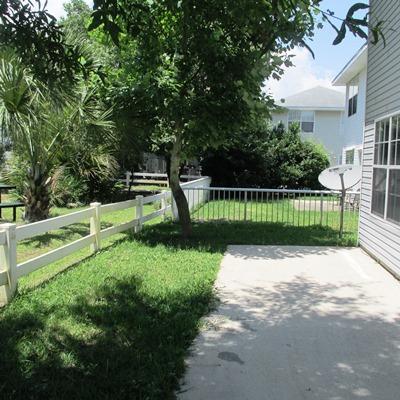 TWIN LAKES ESTATES - Residential Lease