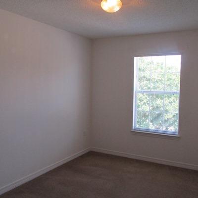 TWIN LAKES ESTATES - Residential Lease