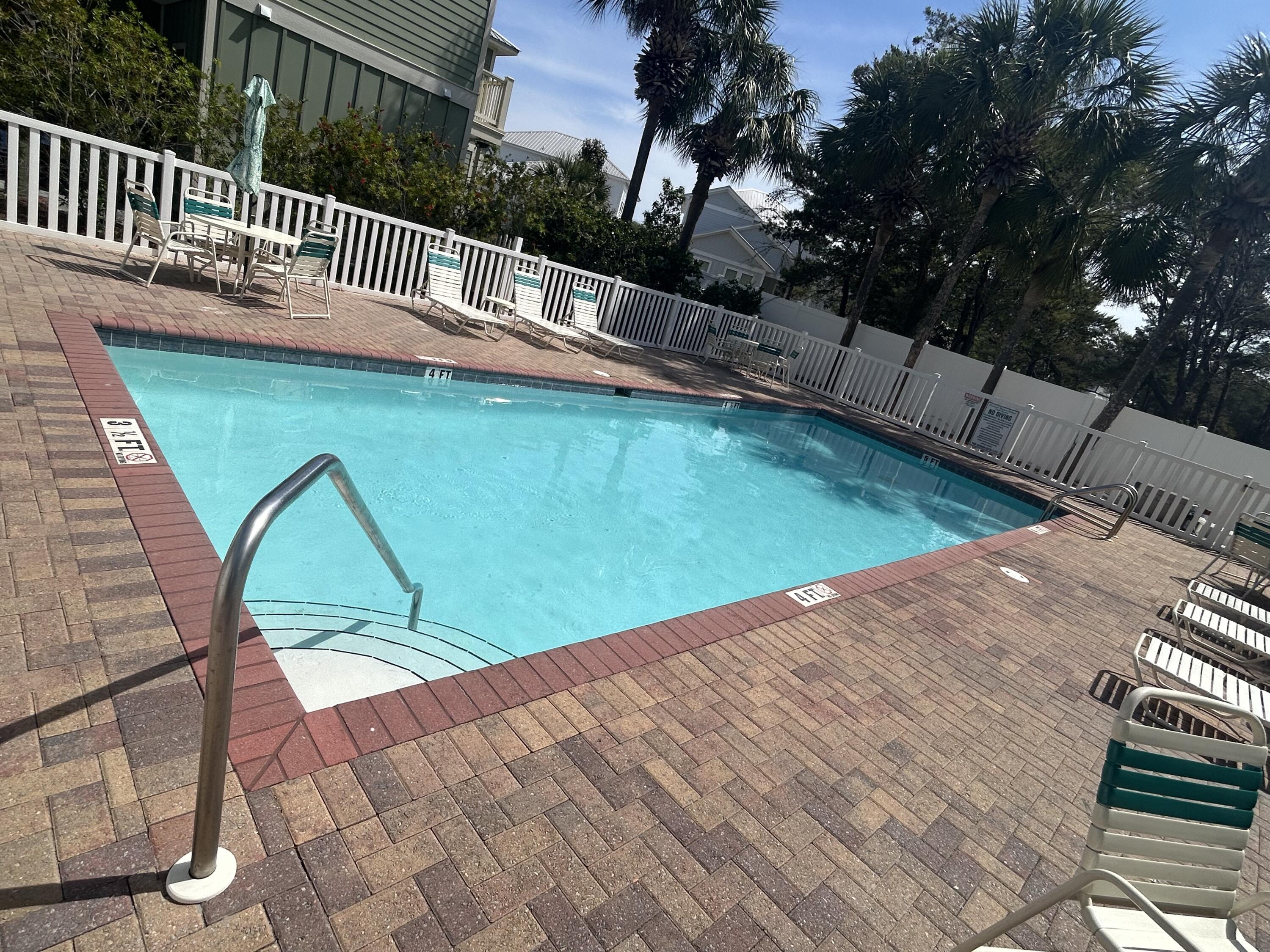 EMERALD WATERS VILLAGE - Residential