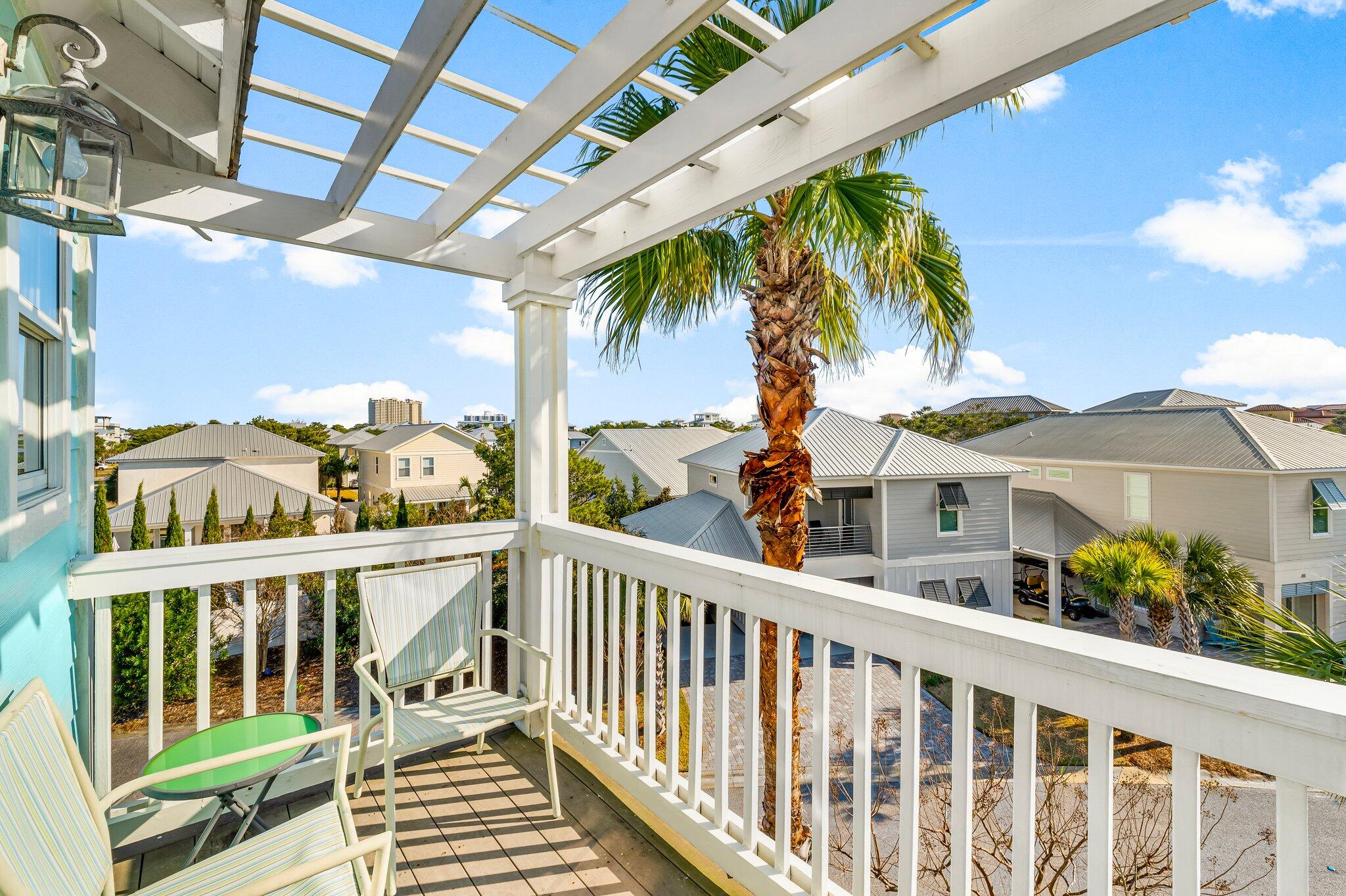 EMERALD WATERS VILLAGE - Residential