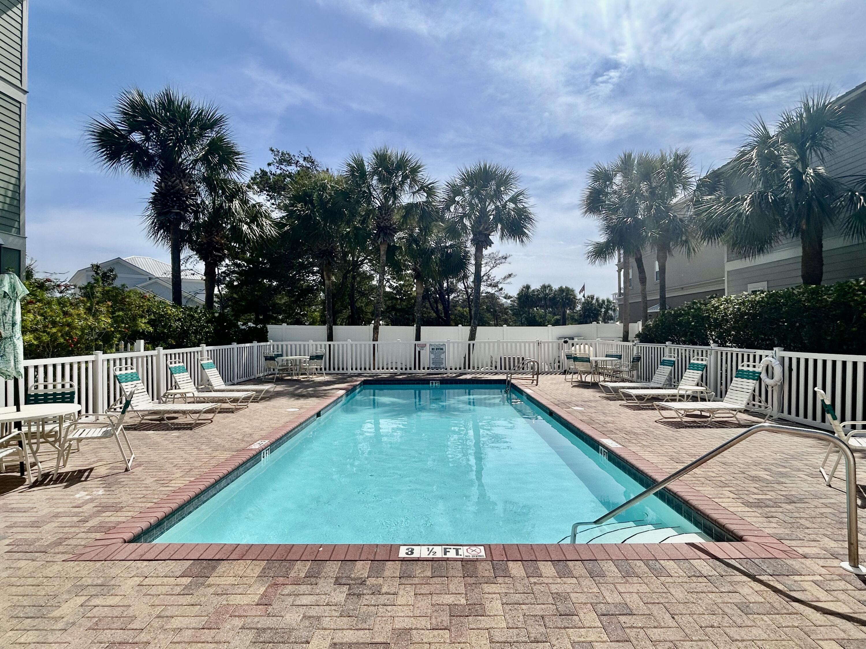 EMERALD WATERS VILLAGE - Residential