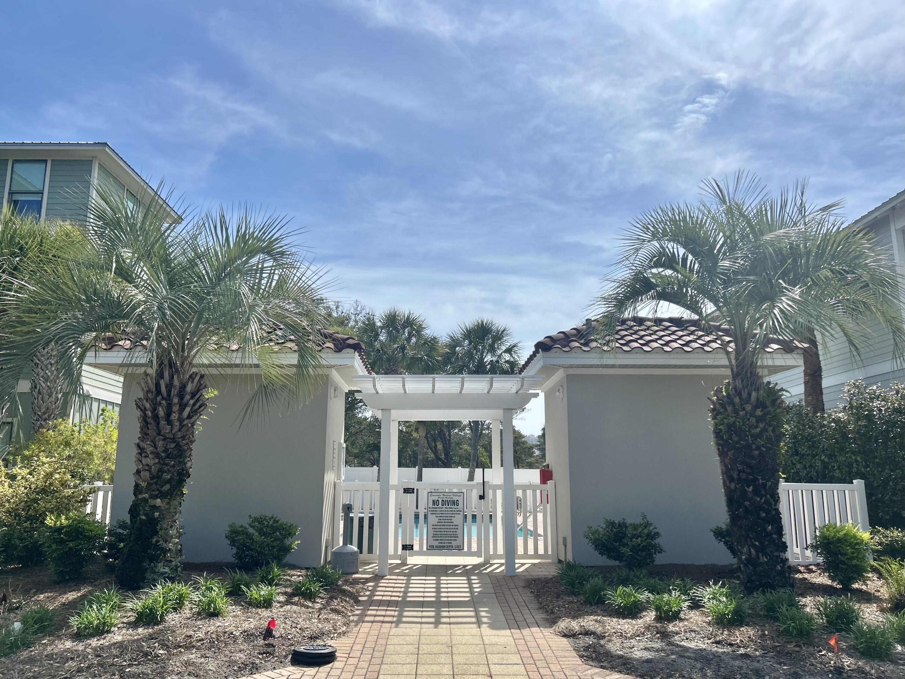 EMERALD WATERS VILLAGE - Residential