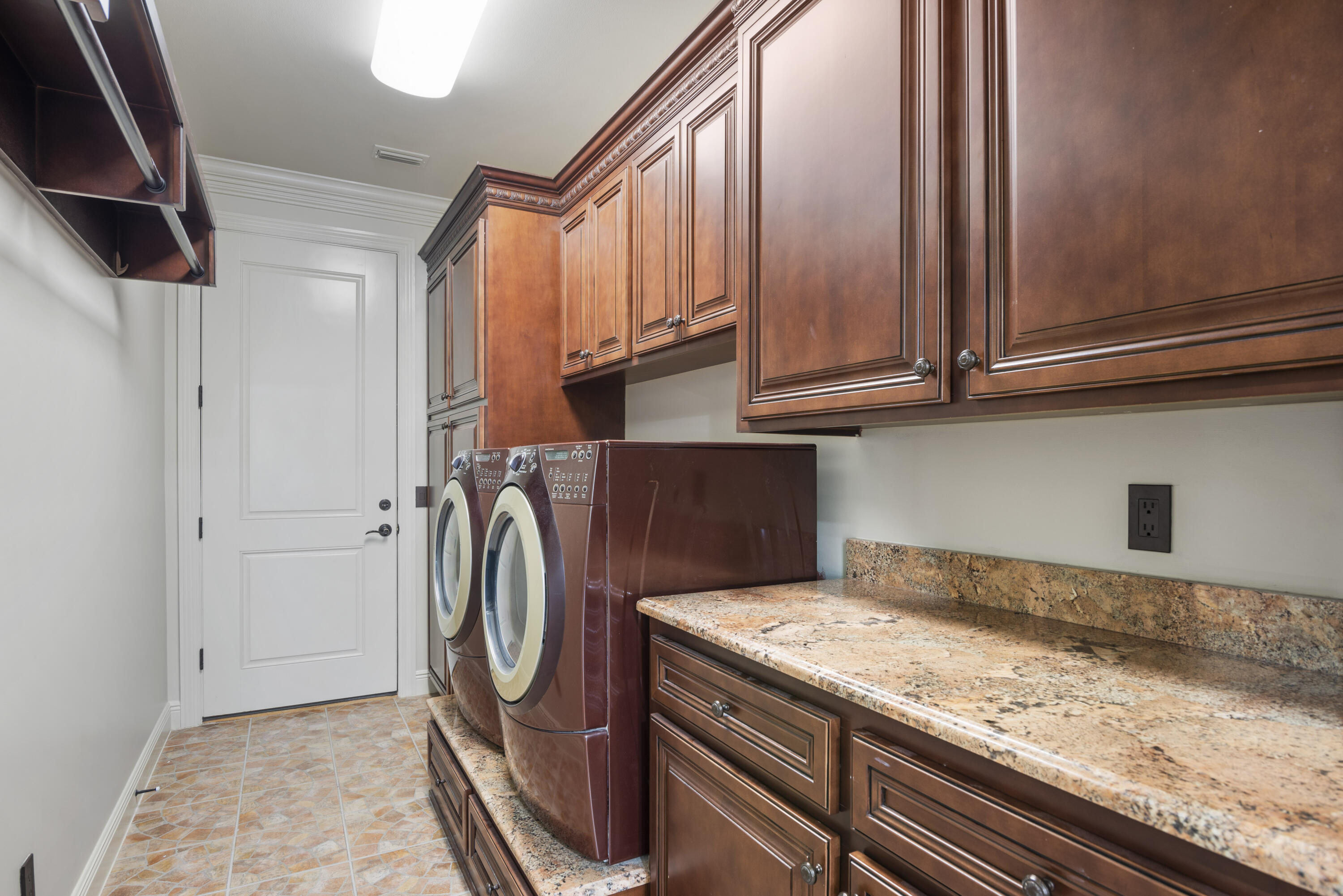 RIVER BEND - Residential Lease