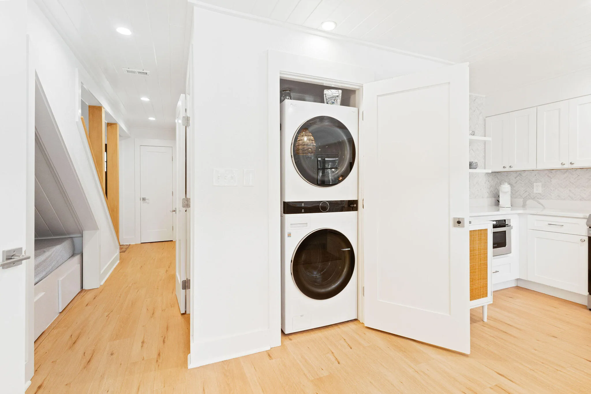 Santa Rosa Beach, Florida 32459, United States, 2 Bedrooms Bedrooms, ,3 BathroomsBathrooms,Residential,Pending,77322