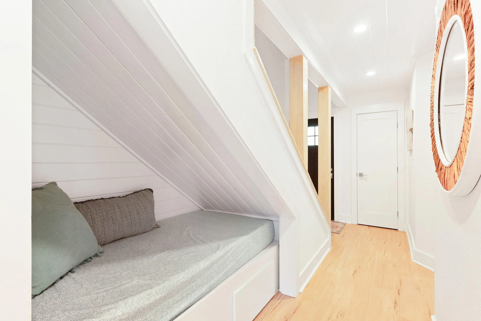 Santa Rosa Beach, Florida 32459, United States, 2 Bedrooms Bedrooms, ,3 BathroomsBathrooms,Residential,Pending,77322