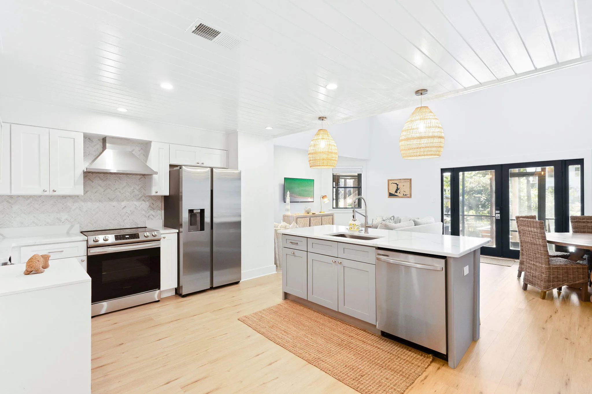 Santa Rosa Beach, Florida 32459, United States, 2 Bedrooms Bedrooms, ,3 BathroomsBathrooms,Residential,Pending,77322