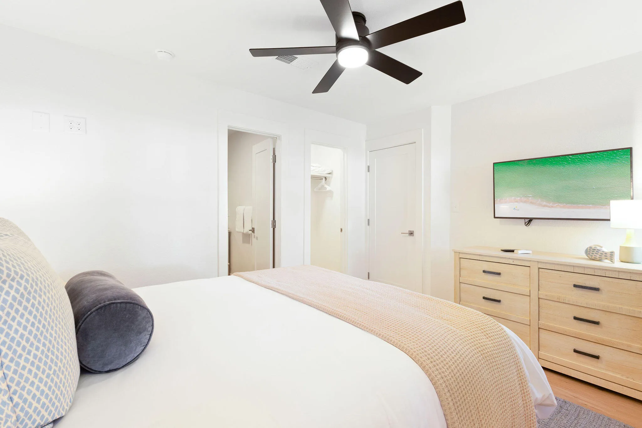 Santa Rosa Beach, Florida 32459, United States, 2 Bedrooms Bedrooms, ,3 BathroomsBathrooms,Residential,Pending,77322