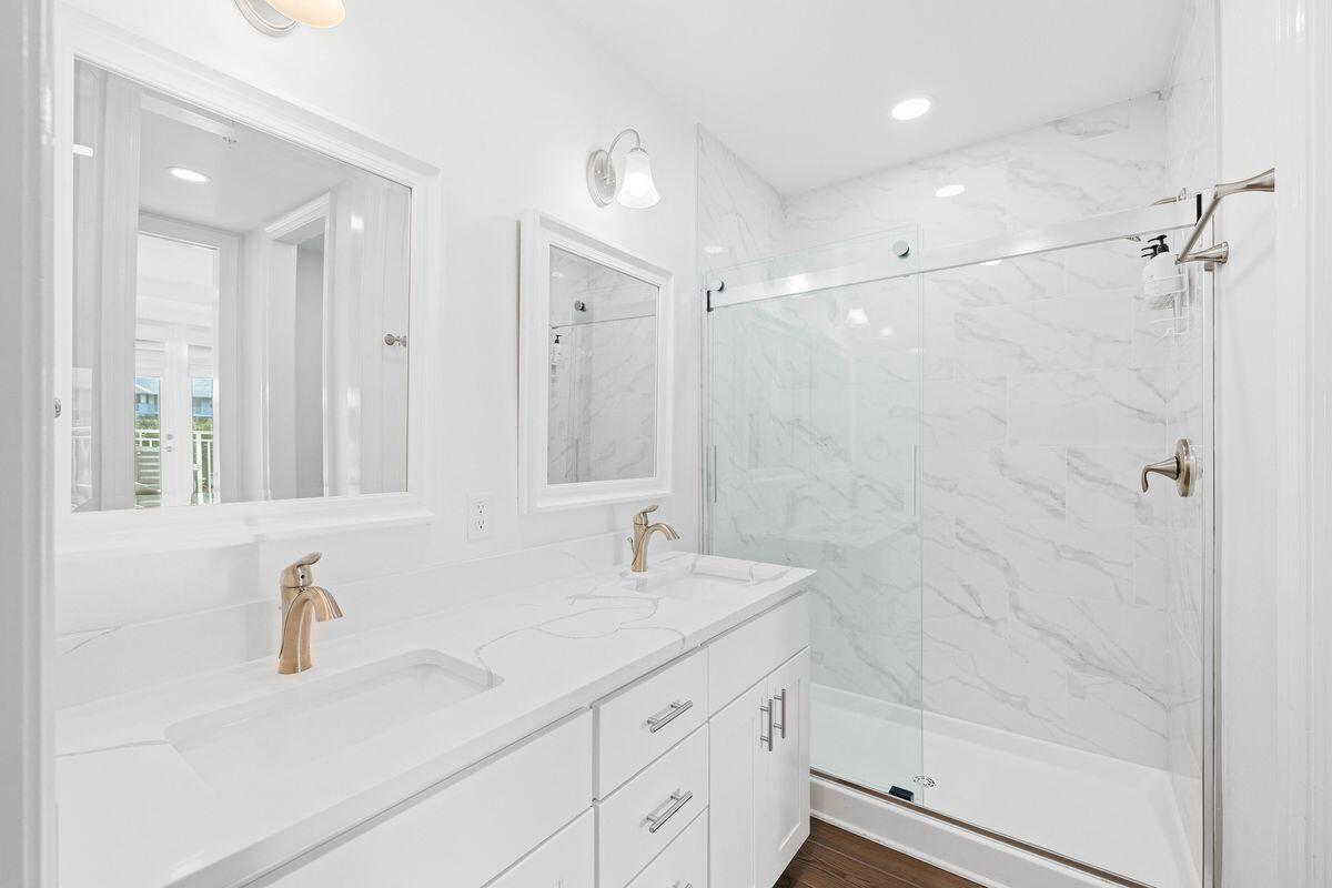 GULF PLACE RESIDENCES - Residential