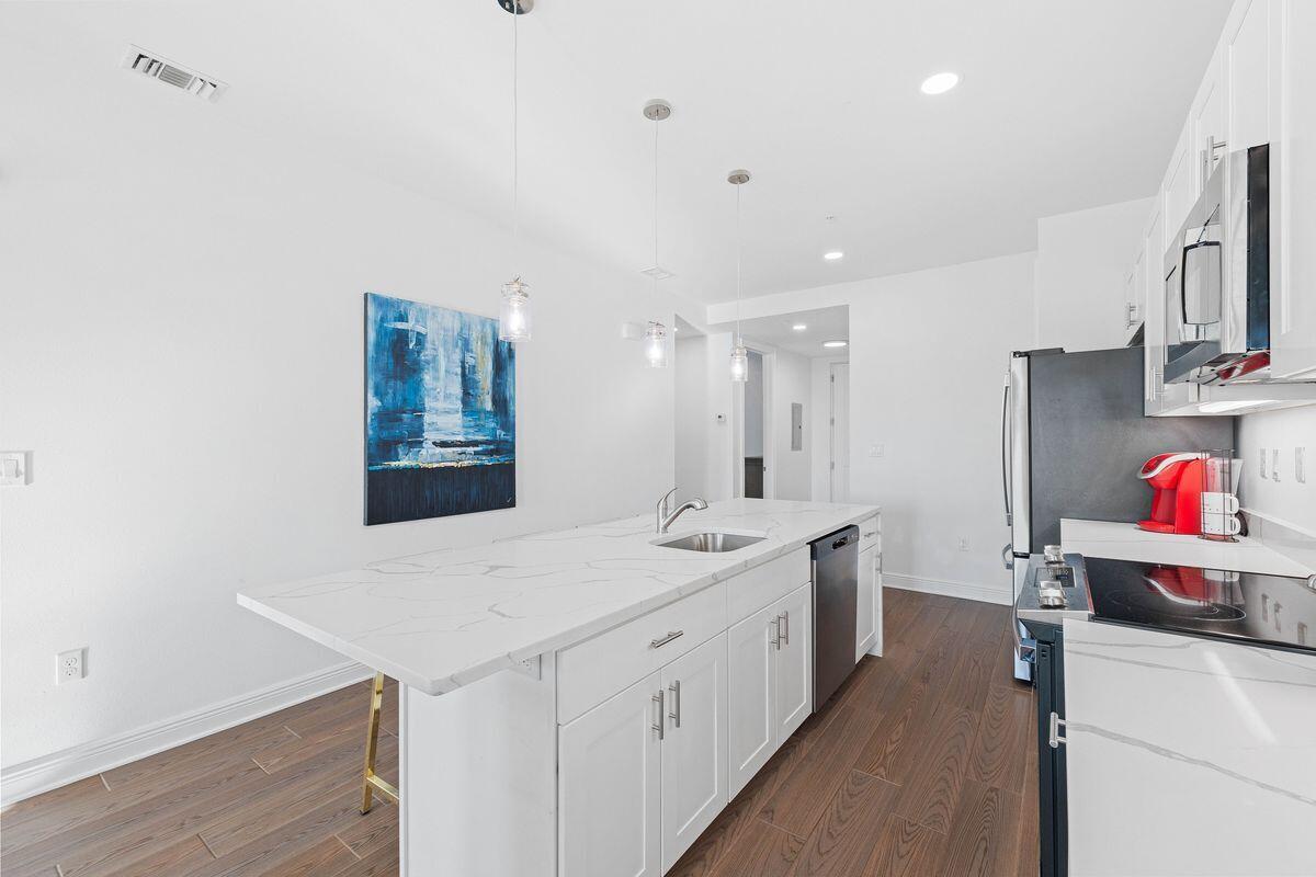 GULF PLACE RESIDENCES - Residential