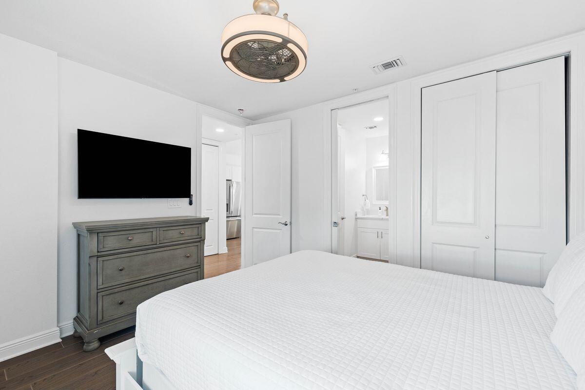 GULF PLACE RESIDENCES - Residential