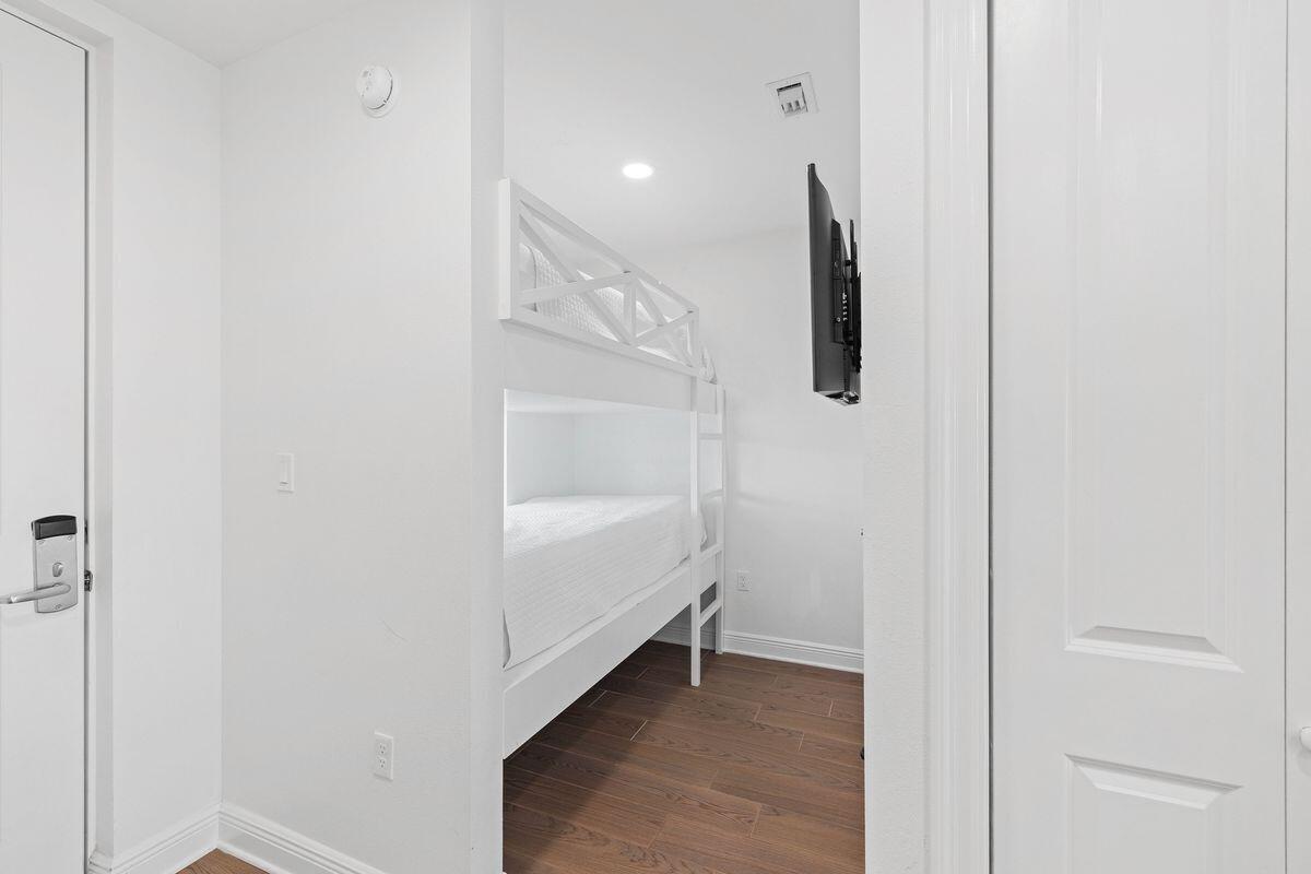 GULF PLACE RESIDENCES - Residential