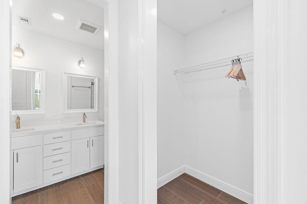 GULF PLACE RESIDENCES - Residential