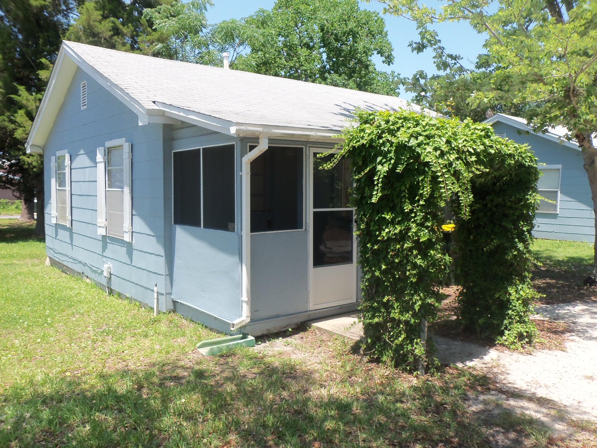 Charming cottage with a great location centrally located. Great 2 bedroom, one bathroom with screen in porch. Call today for showing appointment! Available on November 11, 2015.