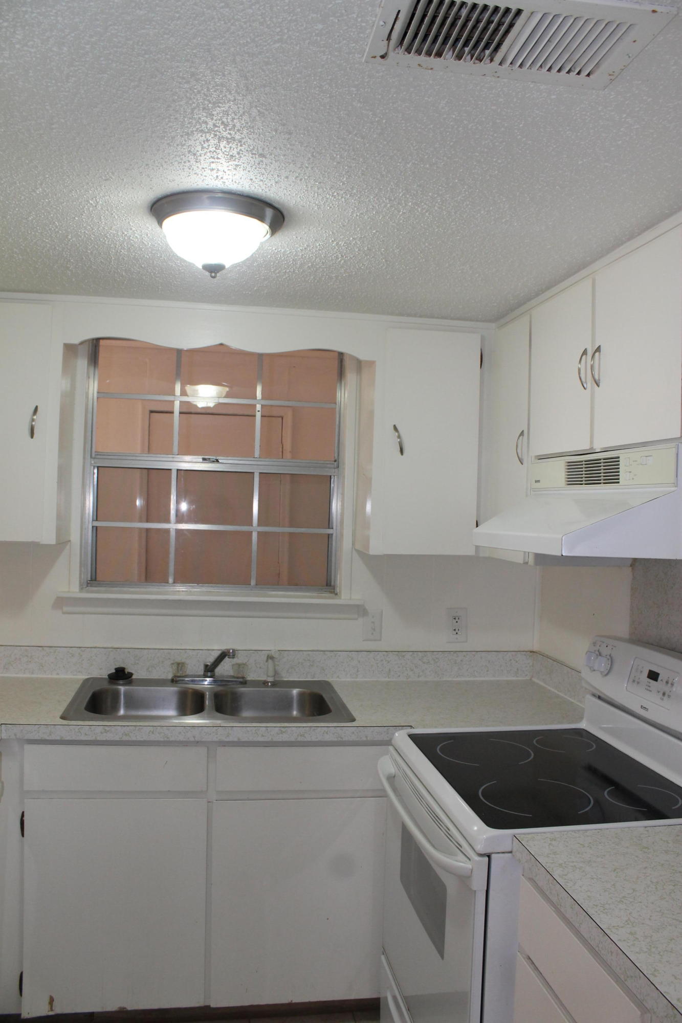 VALENCIA ARMS - Residential Lease