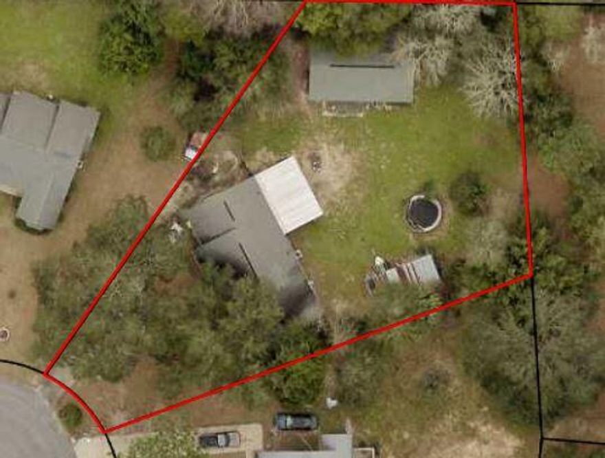 3/2 fixer upper in central Crestview location.