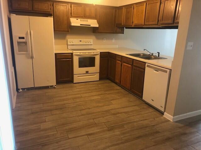 VIKING MANOR PH 1 - Residential Lease