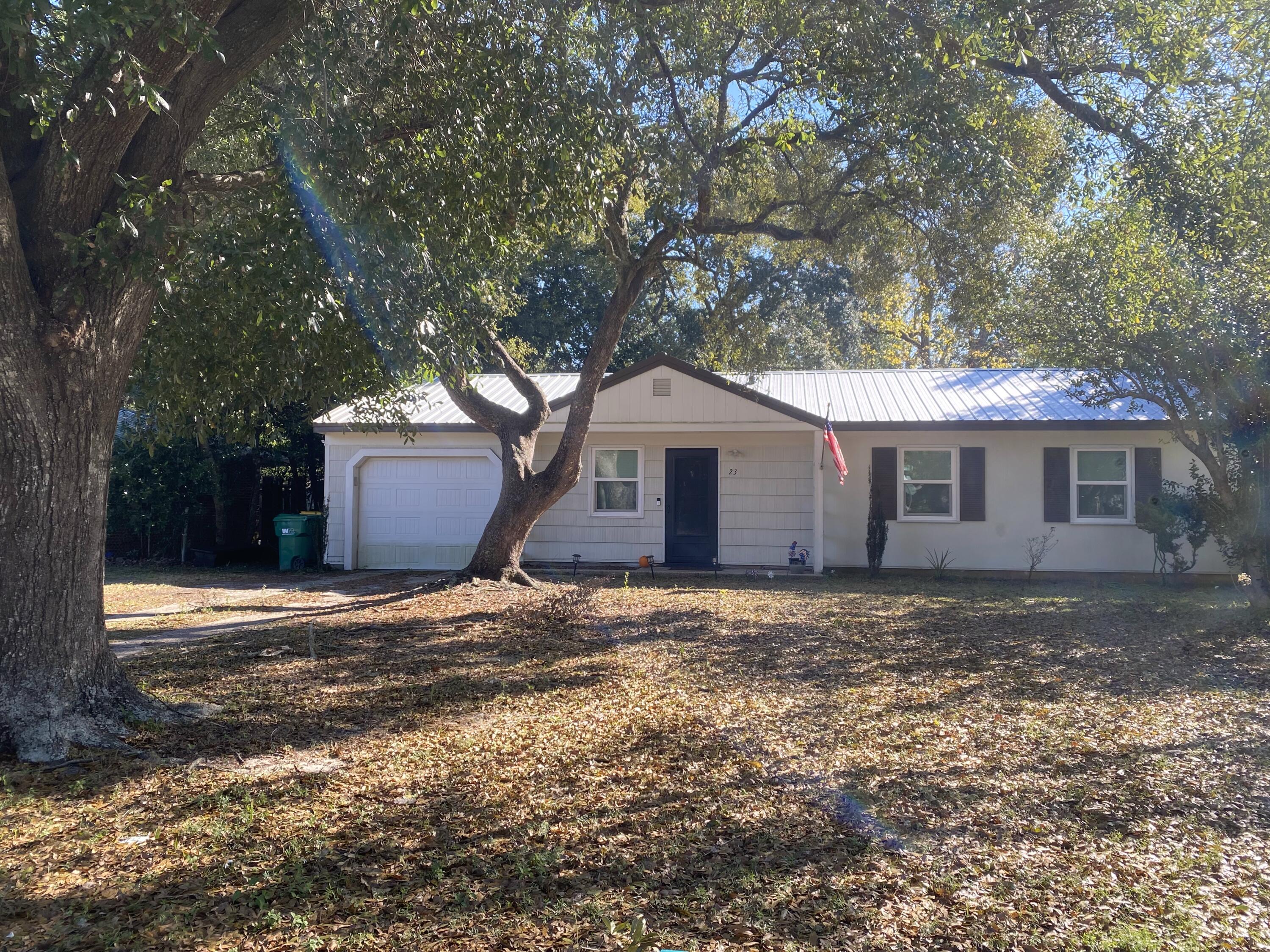 This is a must see! A 3 bedroom / 1 bath in FWB less than 1/2 mile to the water.! This home is just minutes from the military bases, beach, shopping and restaurants. Laminate flooring all through out the home- no carpet, stainless steel appliances and a large fenced in backyard. 5-8 year METAL ROOF, 8 yr HVAC, 8 year Water Heater