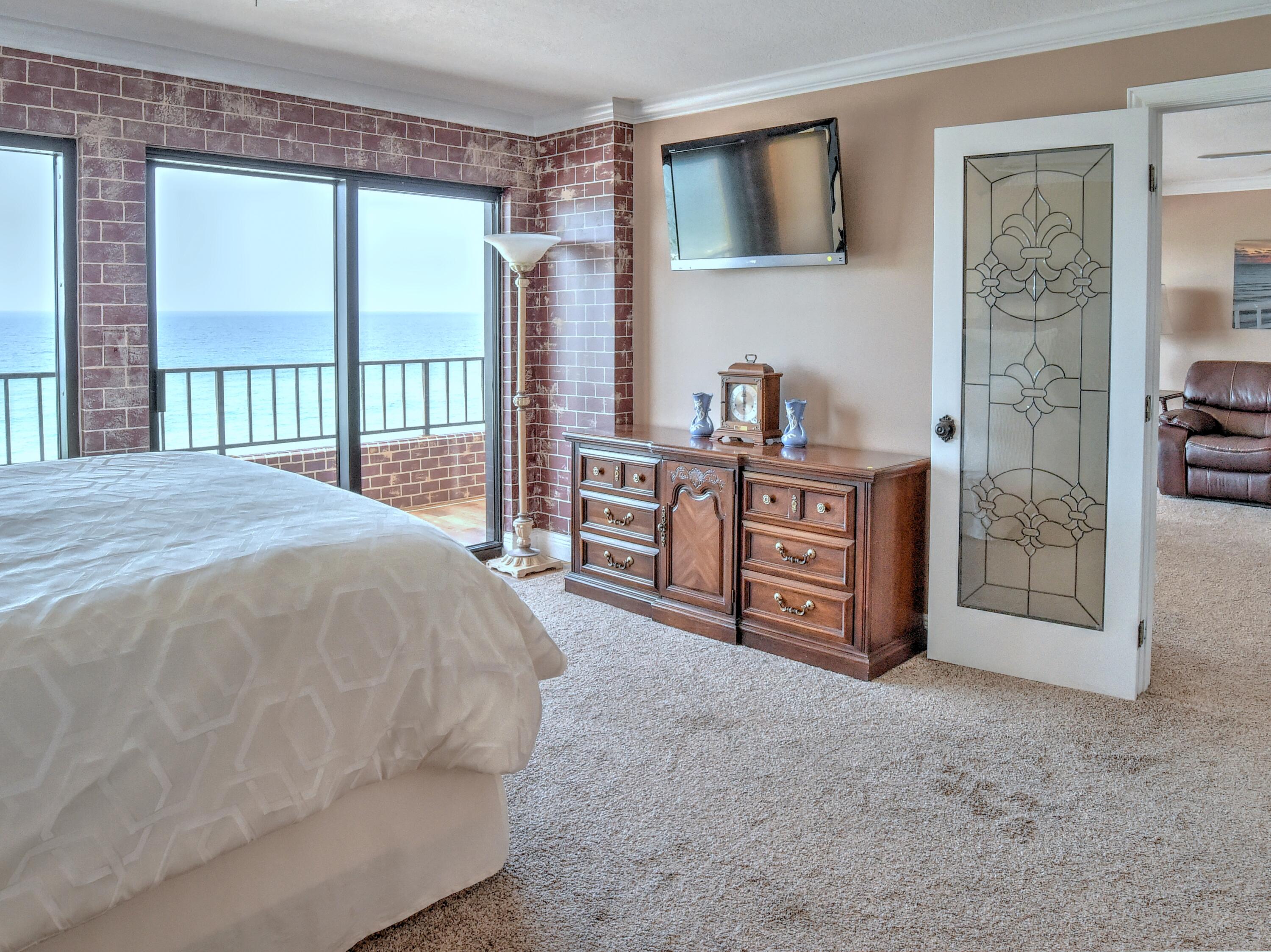 Surf Dweller Condomiiums - Residential