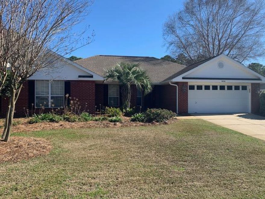 This is a wonderful house on the 1st hole of Hidden Creek Golf Club that has three bedrooms and two bathrooms. This fantastic family home has great views of the first green on the golf course. The open concept with large living room, dining room and newly renovated kitchen lends itself to the perfect setting for entertaining. The master bedroom is very large with walk-in closet and shower/tub combination. All underground utilities and a very quiet neighborhood.