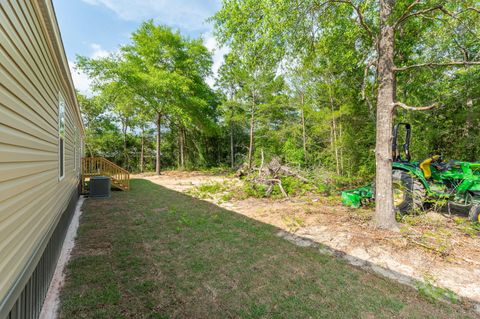 A home in DeFuniak Springs